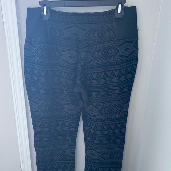 One5one — Dark gray and black velvety pattern legging with elastic waist bands - Picture 2 of 6